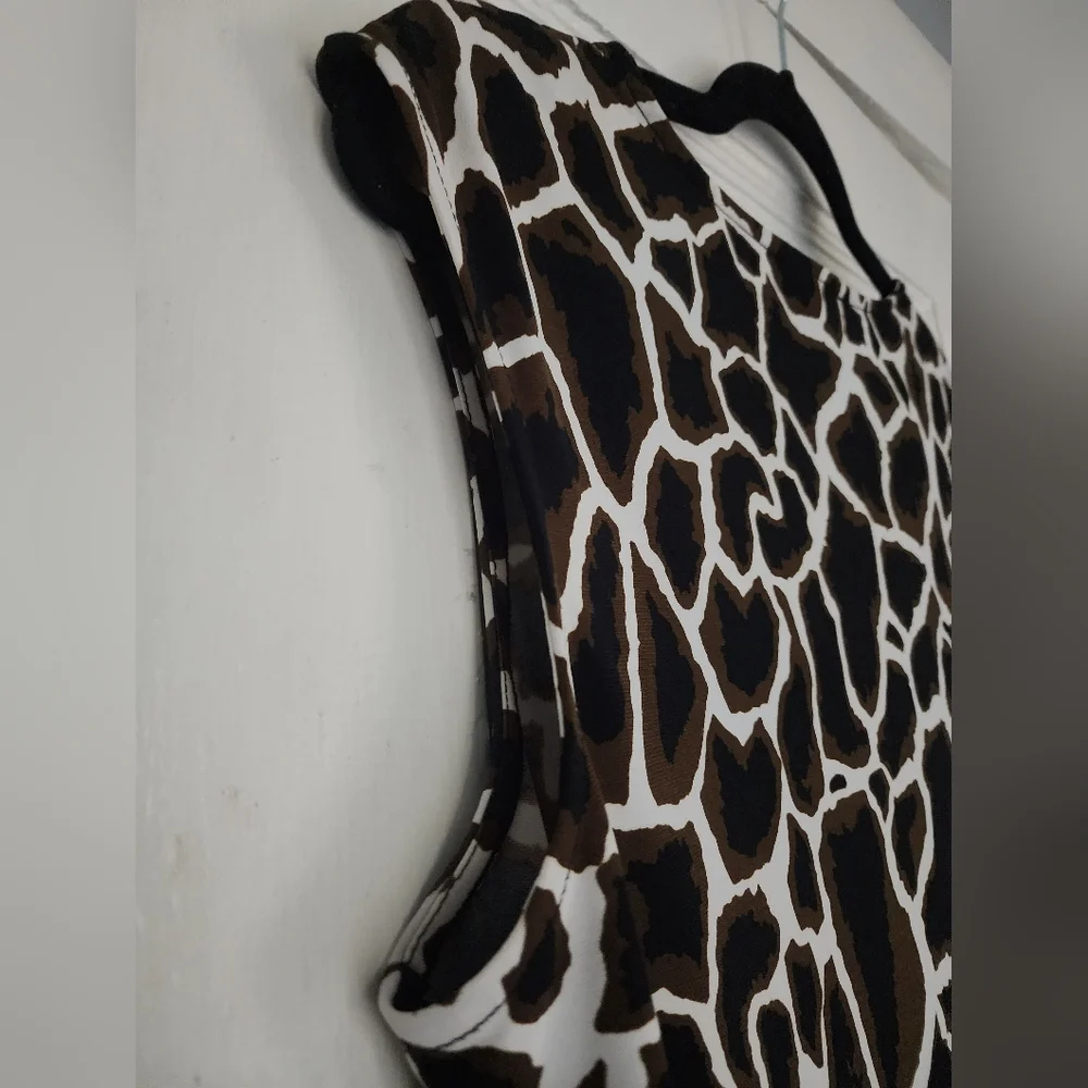 Giraffe/Animal Print Sleeveless Womens Blouse - Picture 5 of 10
